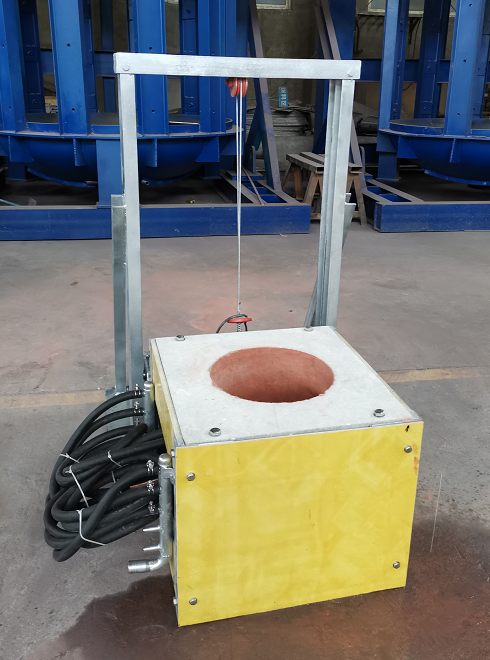 Lift type induction melting furnace 